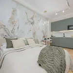 Elegant Apartments Grojecka In Warsaw By Renters