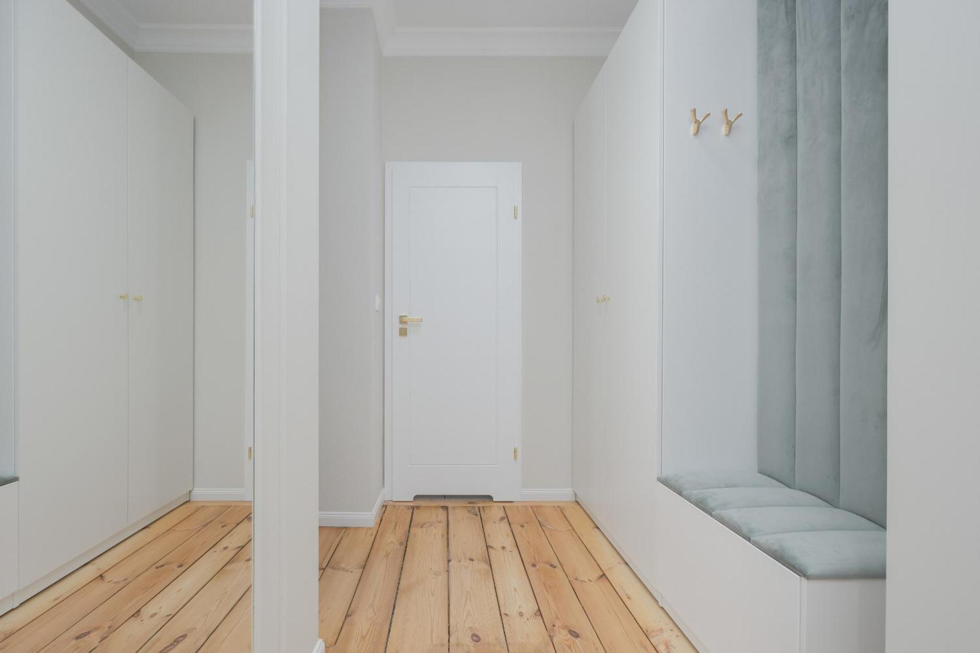 Elegant Grojecka In By Renters Apartament