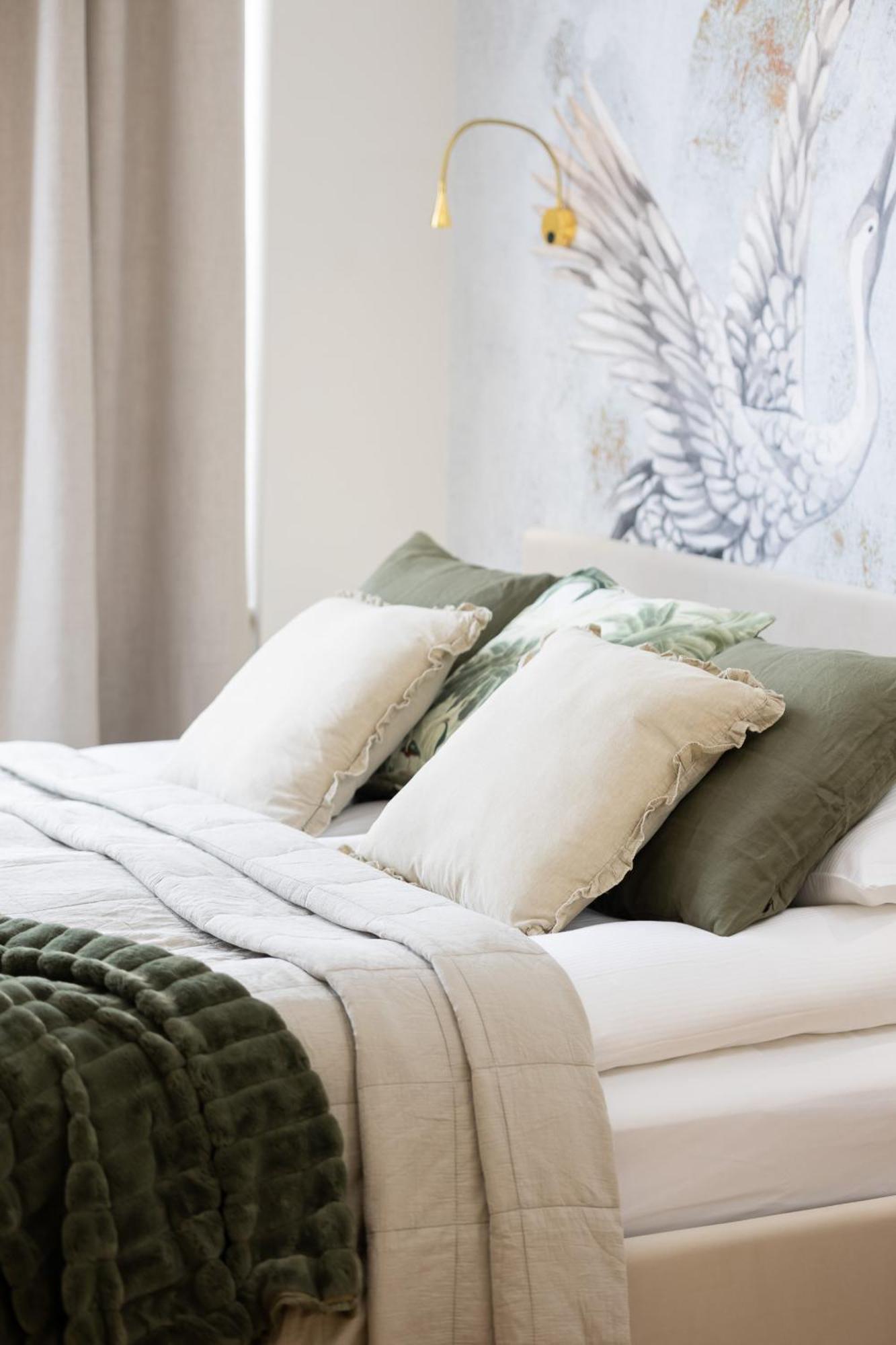 Elegant Grojecka In By Renters