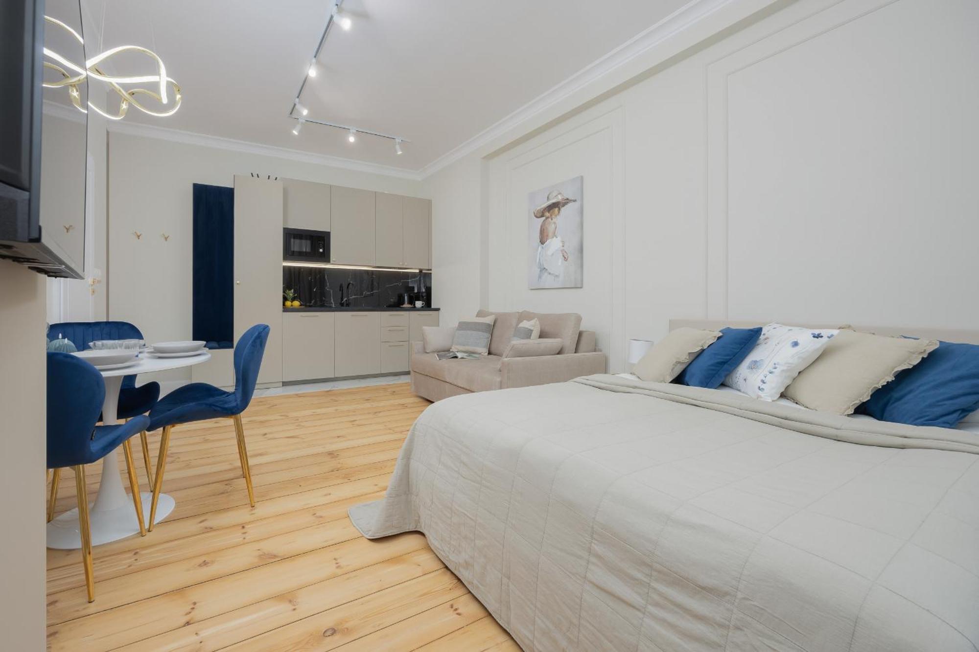 Elegant Grojecka In By Renters * Warschau