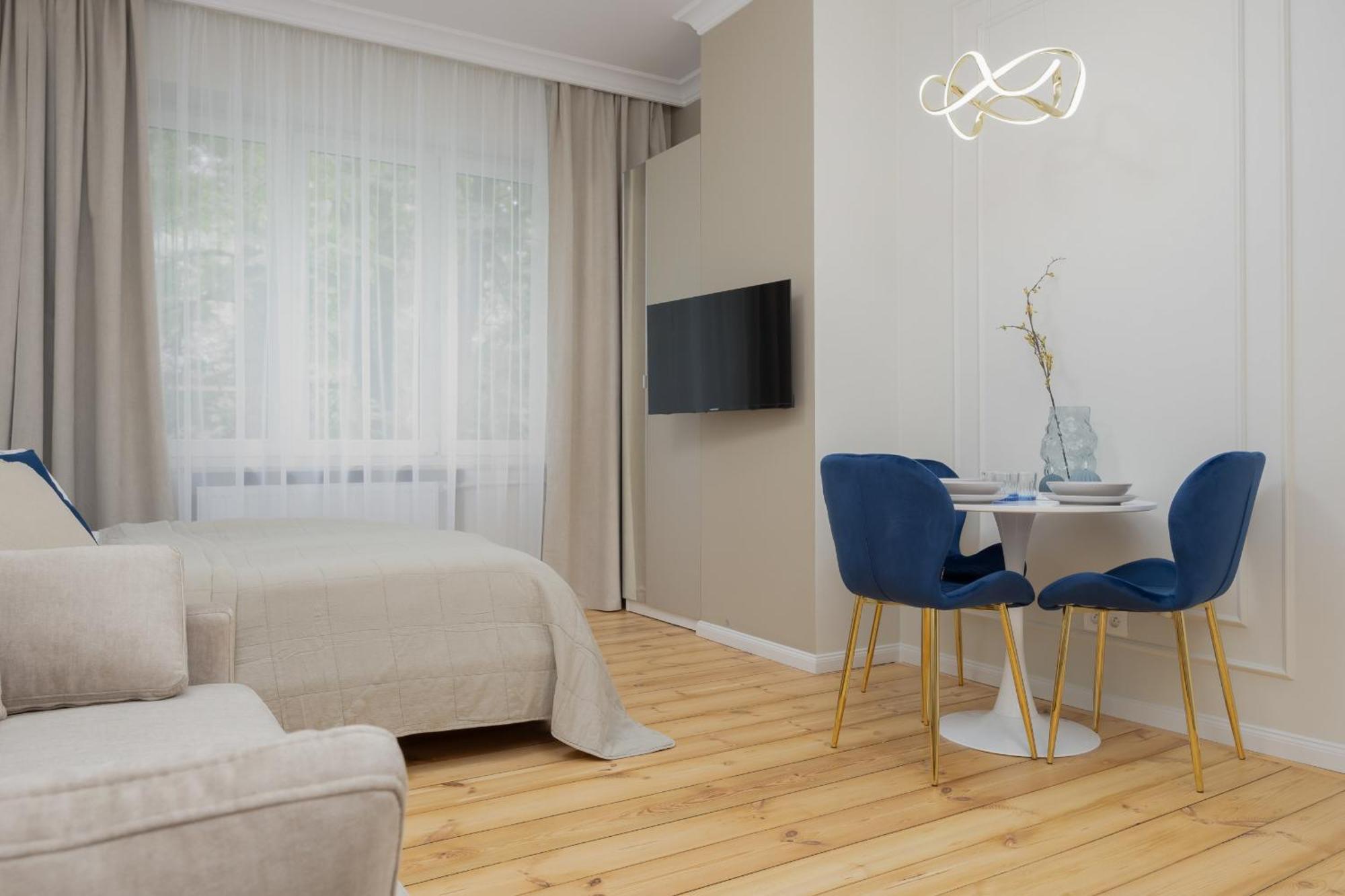 Elegant Grojecka In By Renters *