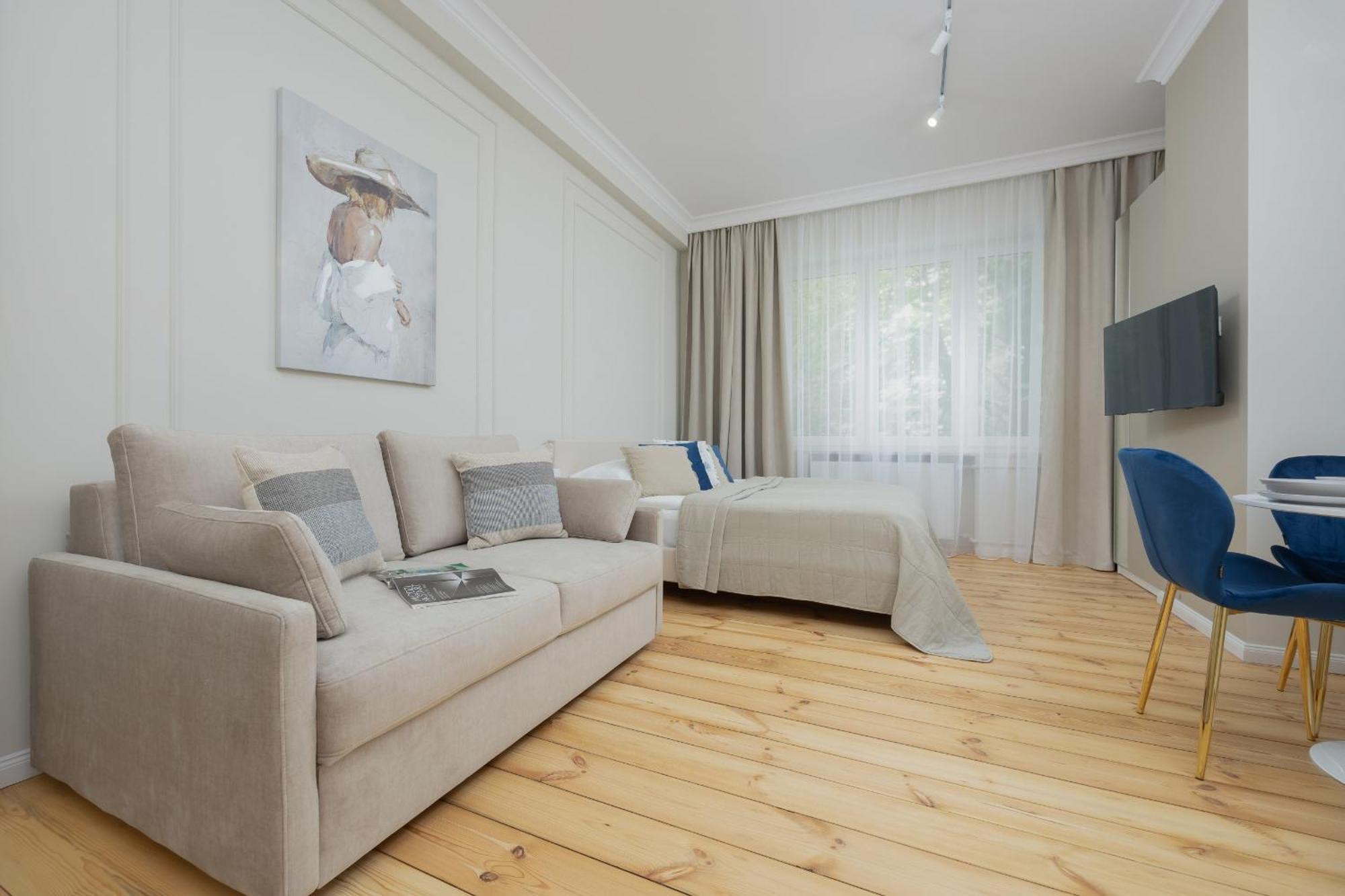 Elegant Grojecka In By Renters *