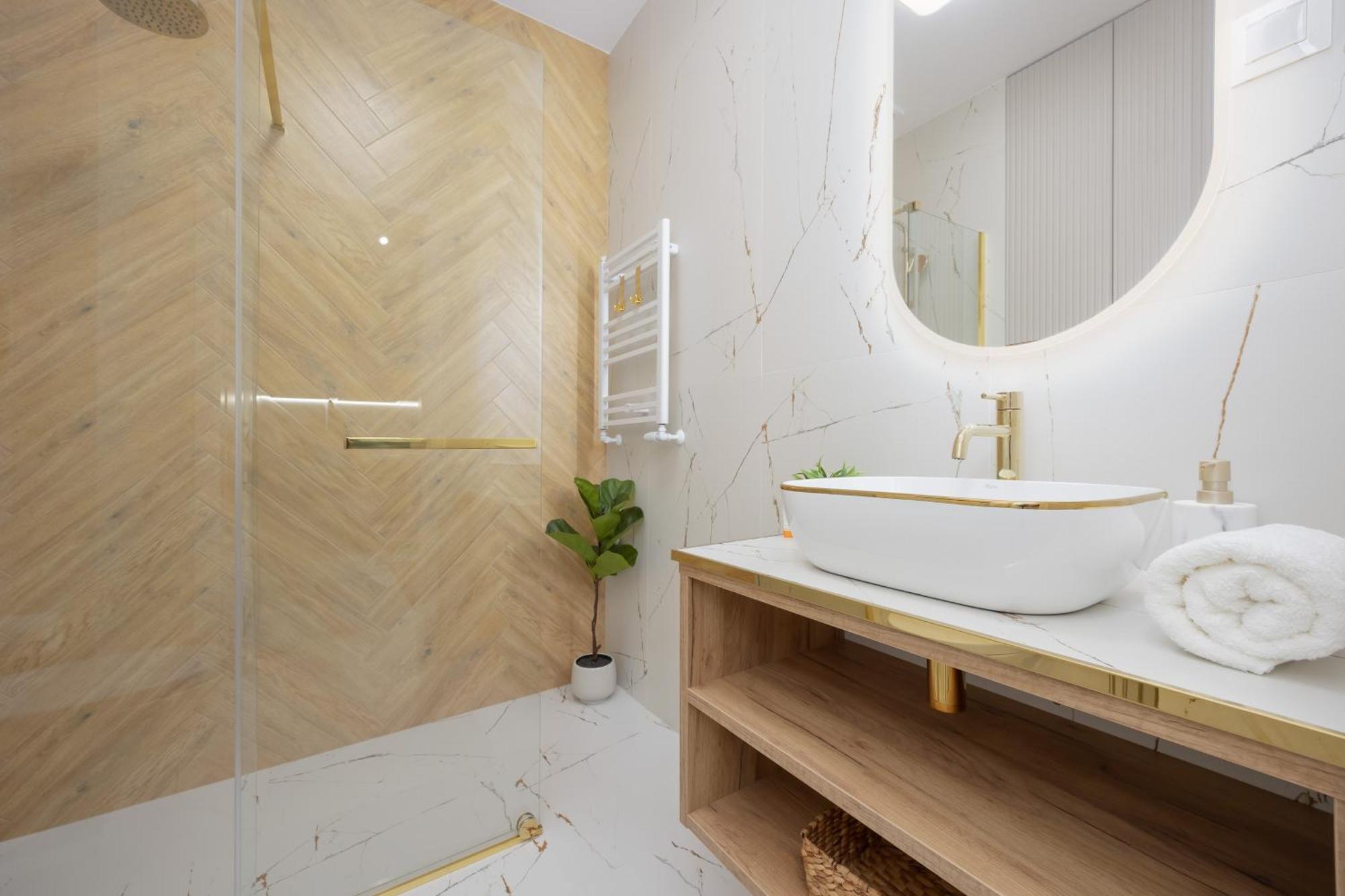 Elegant Grojecka In By Renters Warschau