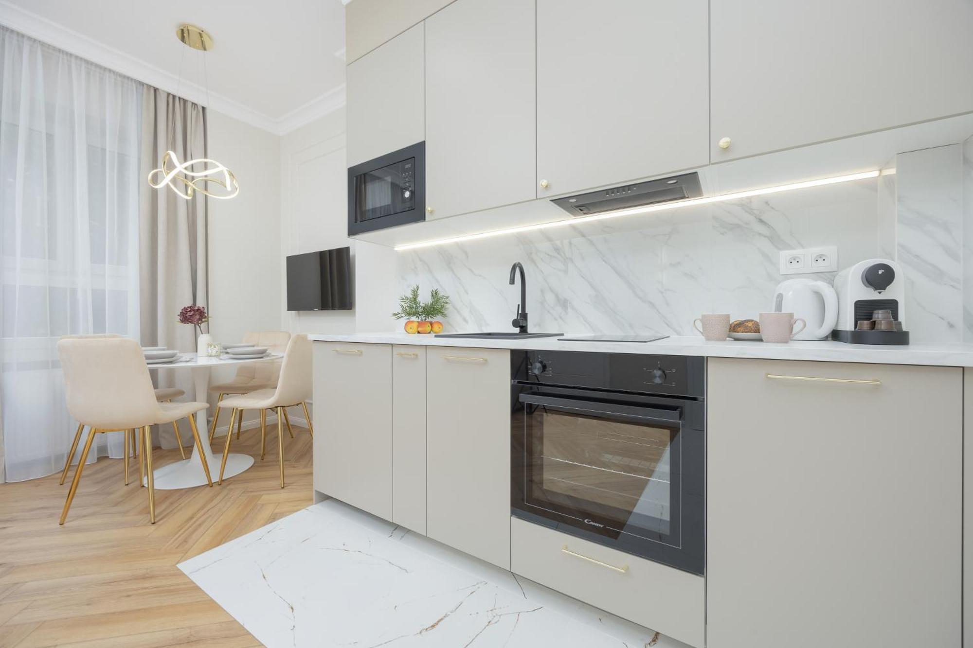 Elegant Grojecka In By Renters * Warszawa